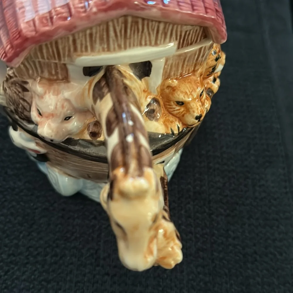 VTG Noah’s Ark teapot pitcher giraffe handle ceramic elephant‎ spout